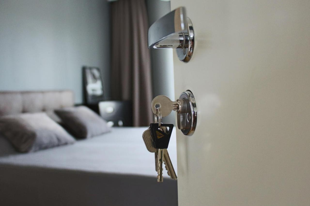 New Modern 4-room With Big Balcony And Undeground Parking In Center Of Apartment *