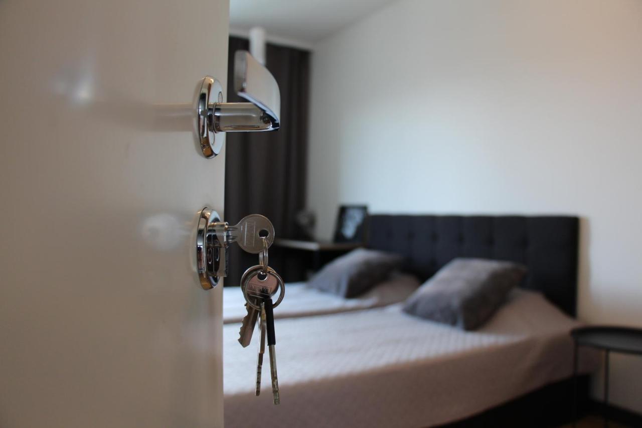 New Modern 4-room With Big Balcony And Undeground Parking In Center Of Apartment *
