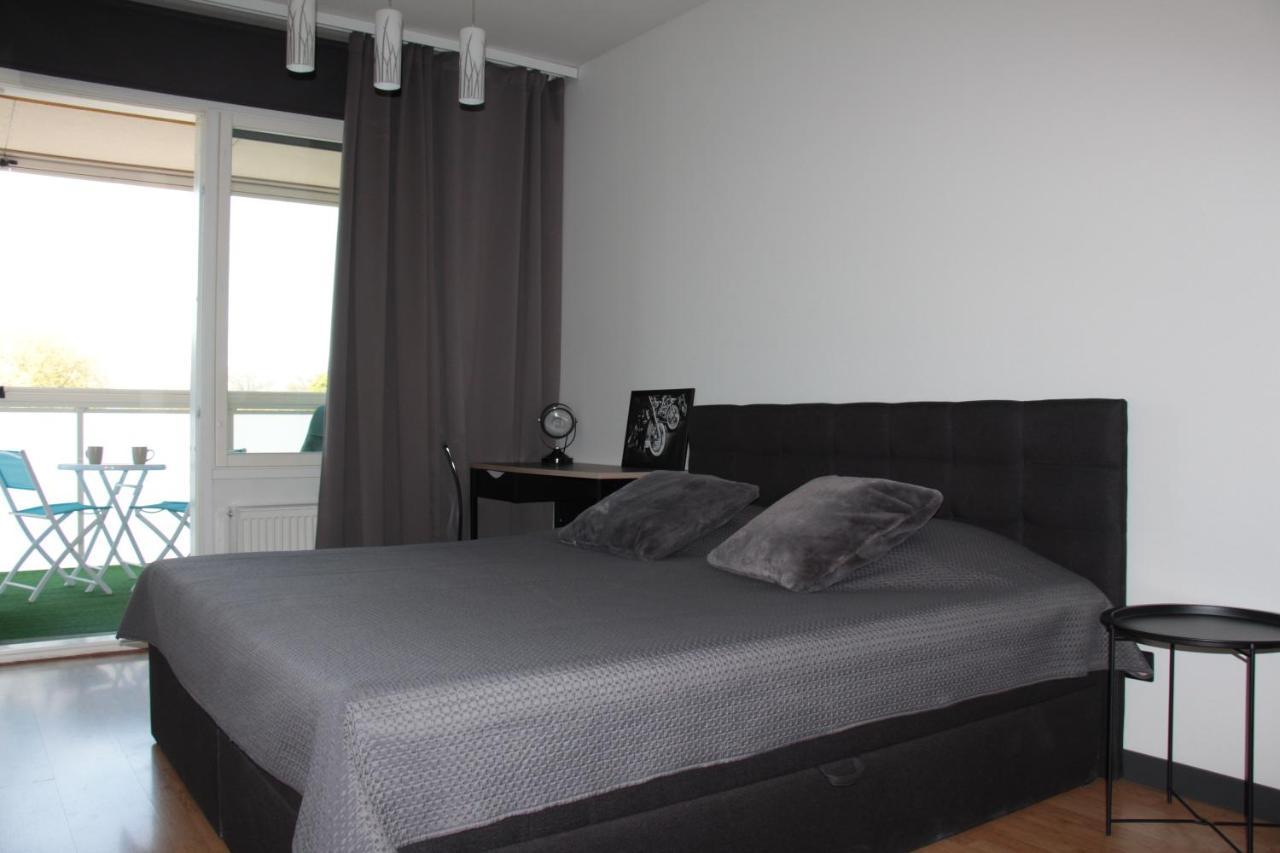 New Modern 4-room With Big Balcony And Undeground Parking In Center Of