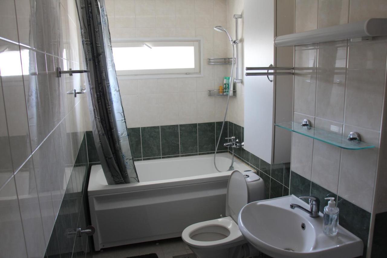 New Modern 4-room With Big Balcony And Undeground Parking In Center Of *