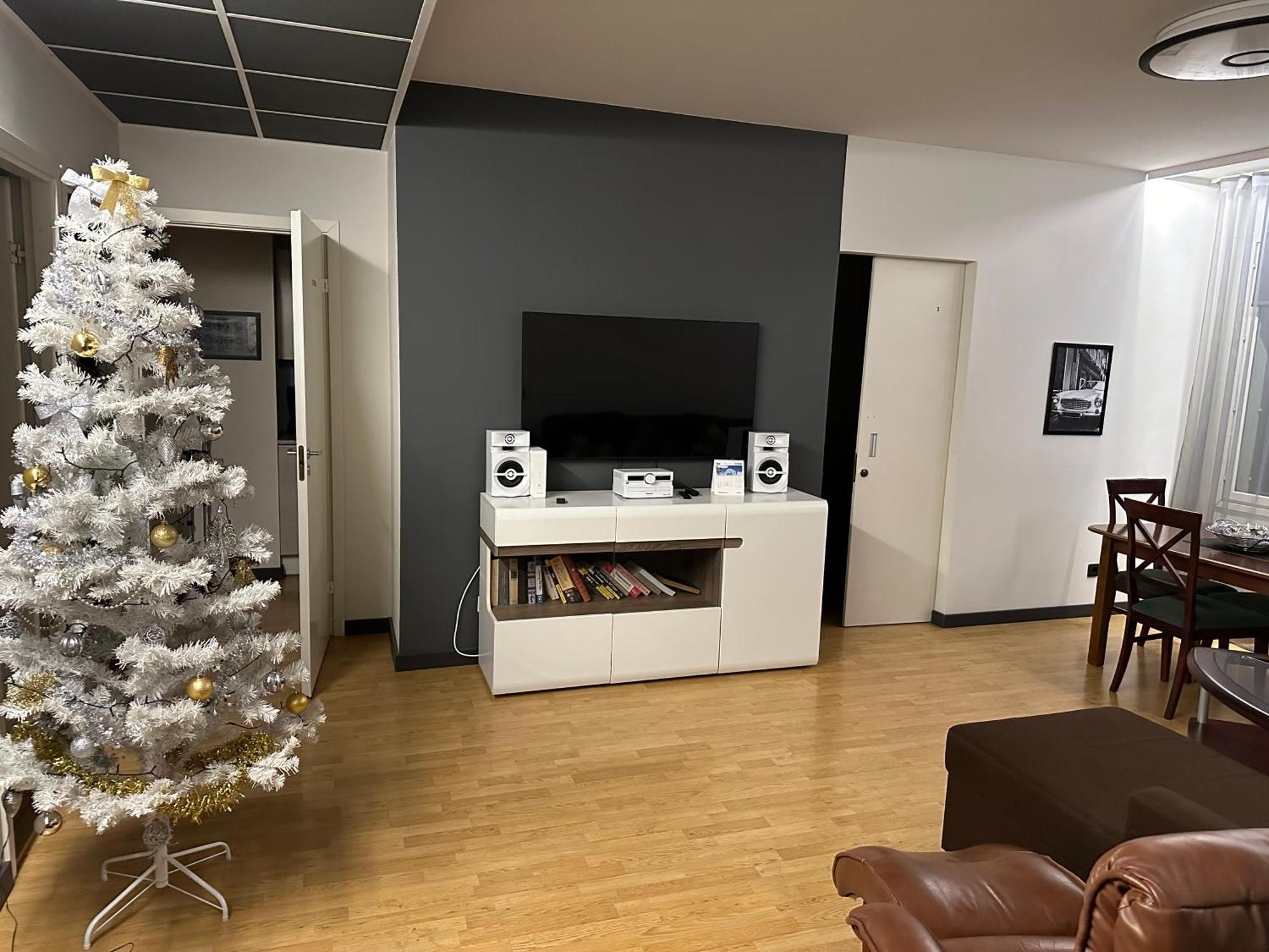New Modern 4-room With Big Balcony And Undeground Parking In Center Of Apartment *